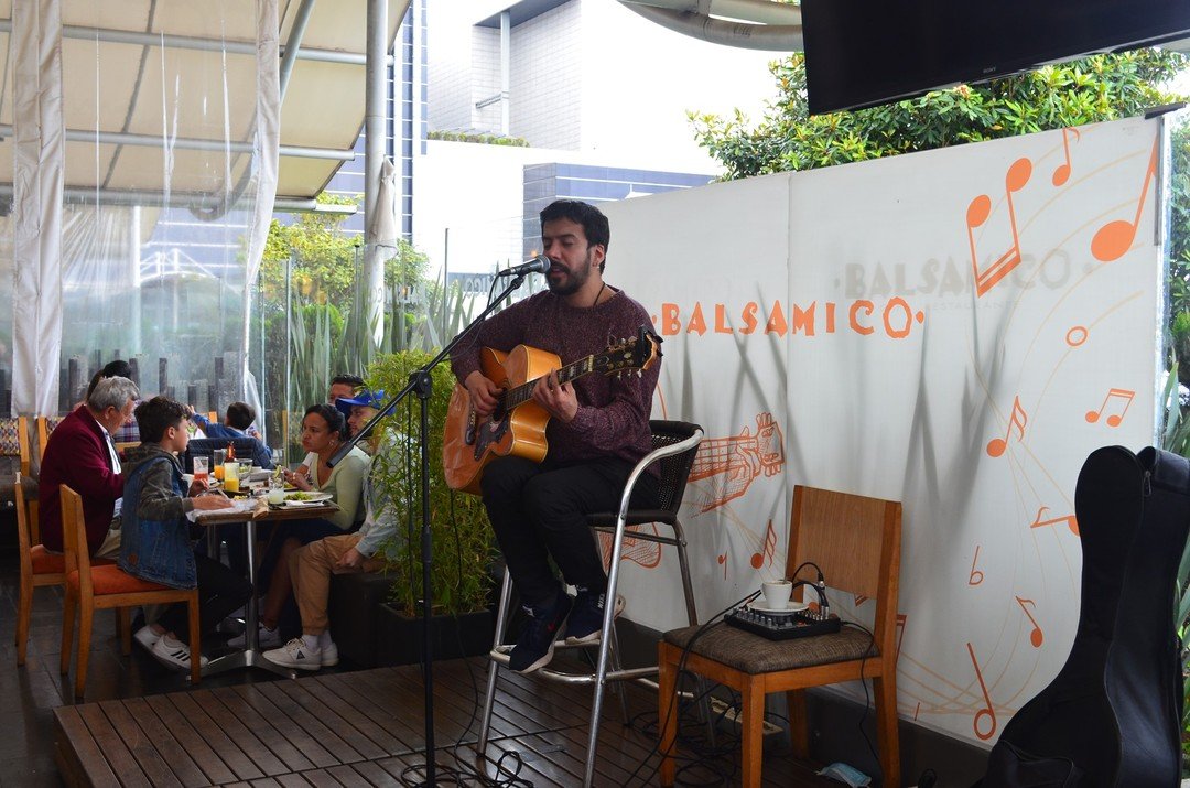 Música en vivo y saxofón en Restaurante Balsámico Bogotá